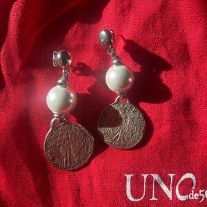 UNO de 50 Silver and White Earrings